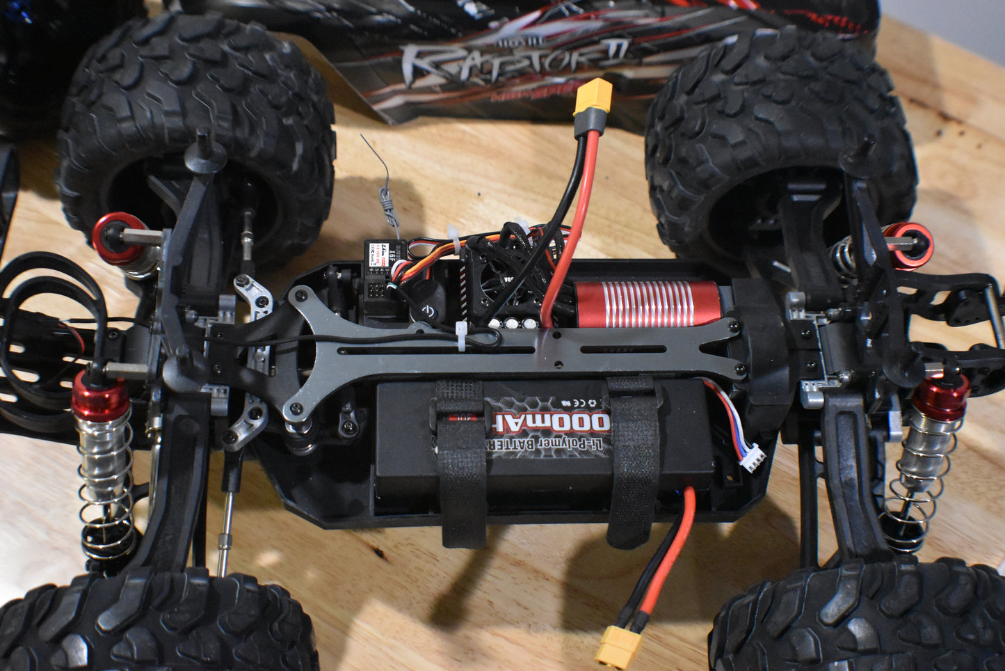 N518 4WD 1/8 Scale RC Brushless Monster Truck RTR High Speed Off-Road Vehicle